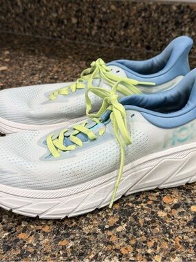 Hoka Women's Light Blue & Neon Running Sneakers Arahi 7 size 8.5